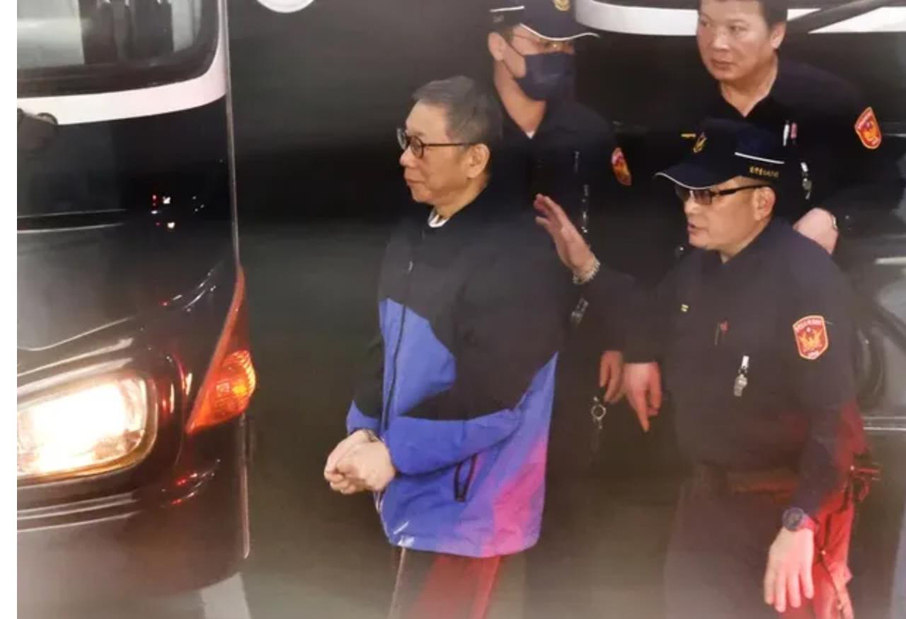 台北市地方法院裁定，柯文哲今起解除禁见12天